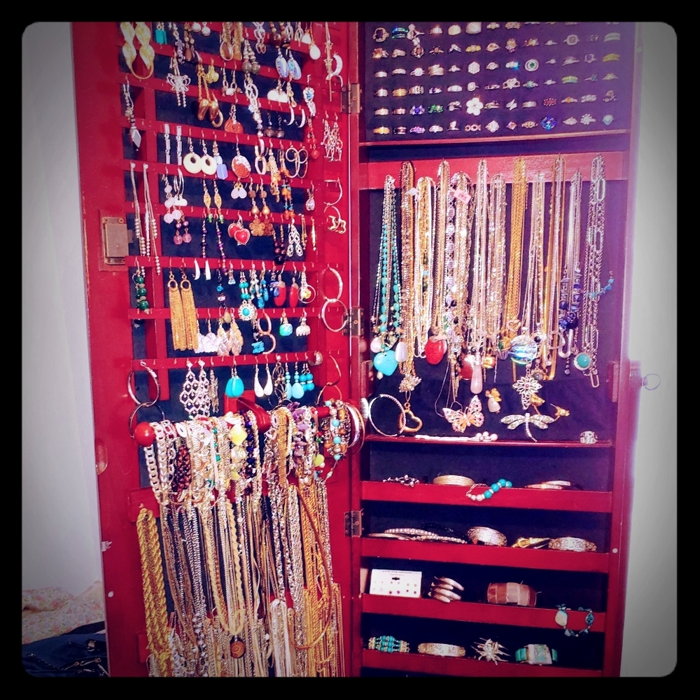 Lots of jewelry